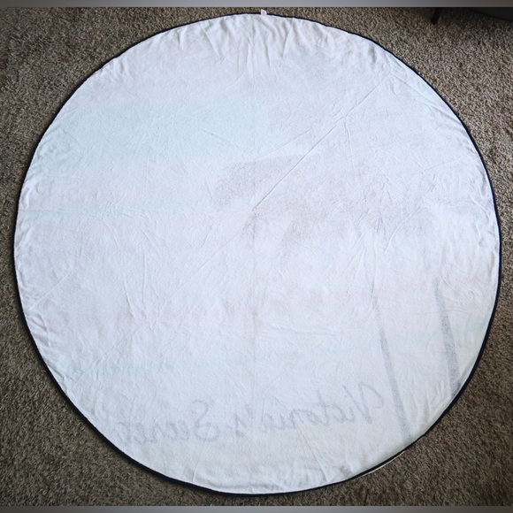 Victoria's Secret Round Palm Tree Towel - Picture 4 of 6